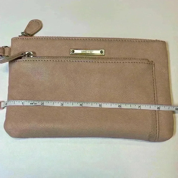 Nine West Clutch Blush Pink Purse Wallet Cash Keys Organize Cards  Makeup Dinner - Picture 9 of 11